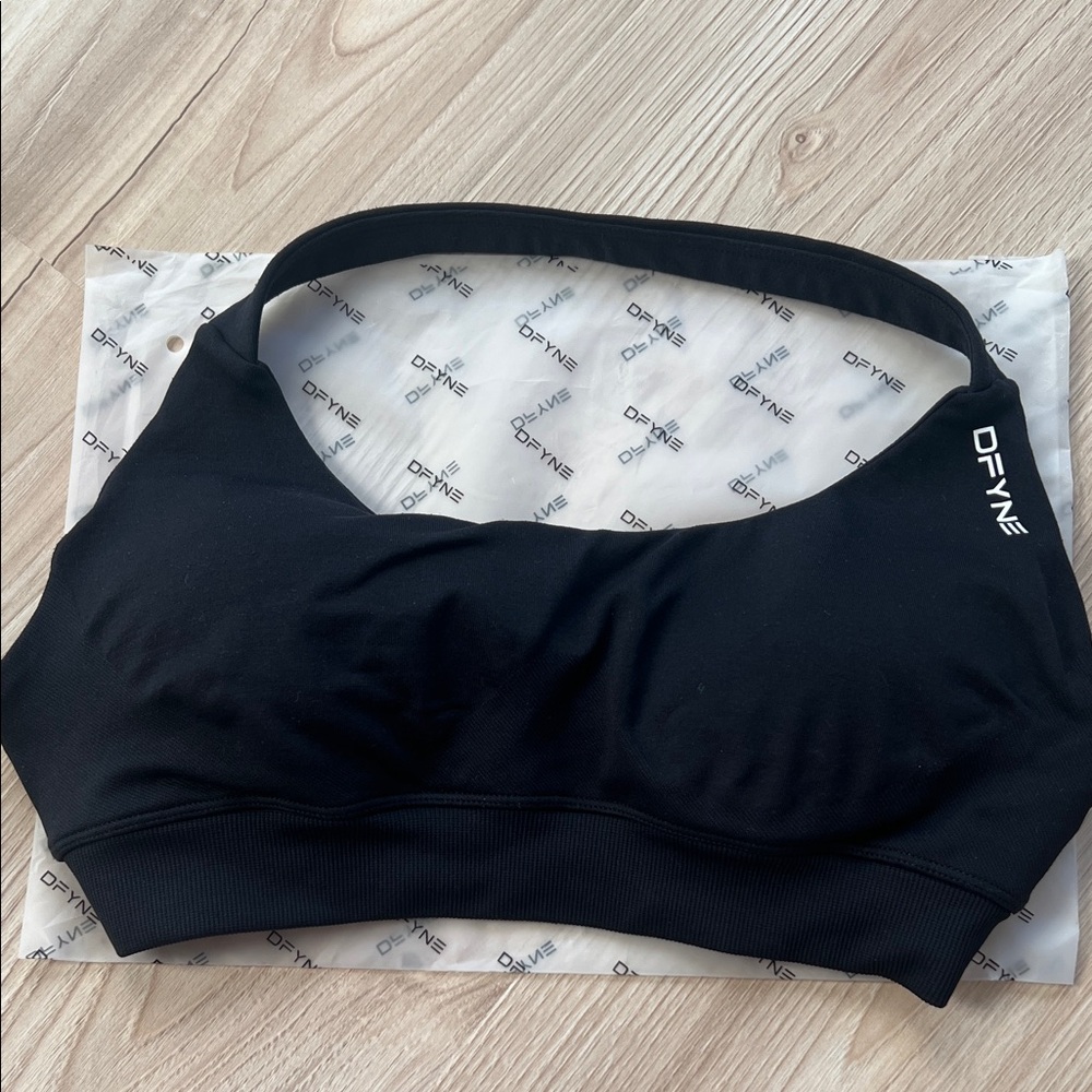 Dfyne Black Women's Sports Bra